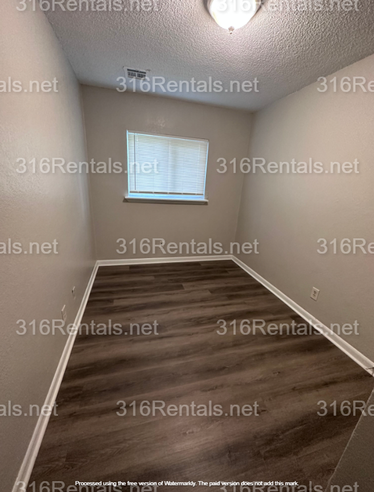 1524 E 17th St N - Photo 5 of 8