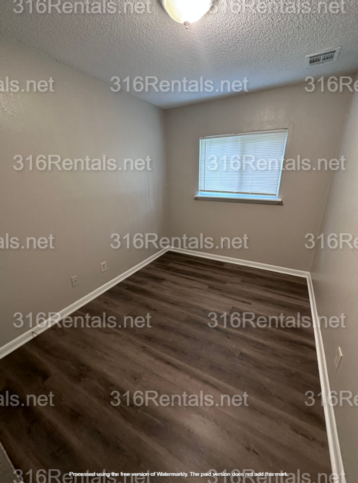 1524 E 17th St N - Photo 6 of 8