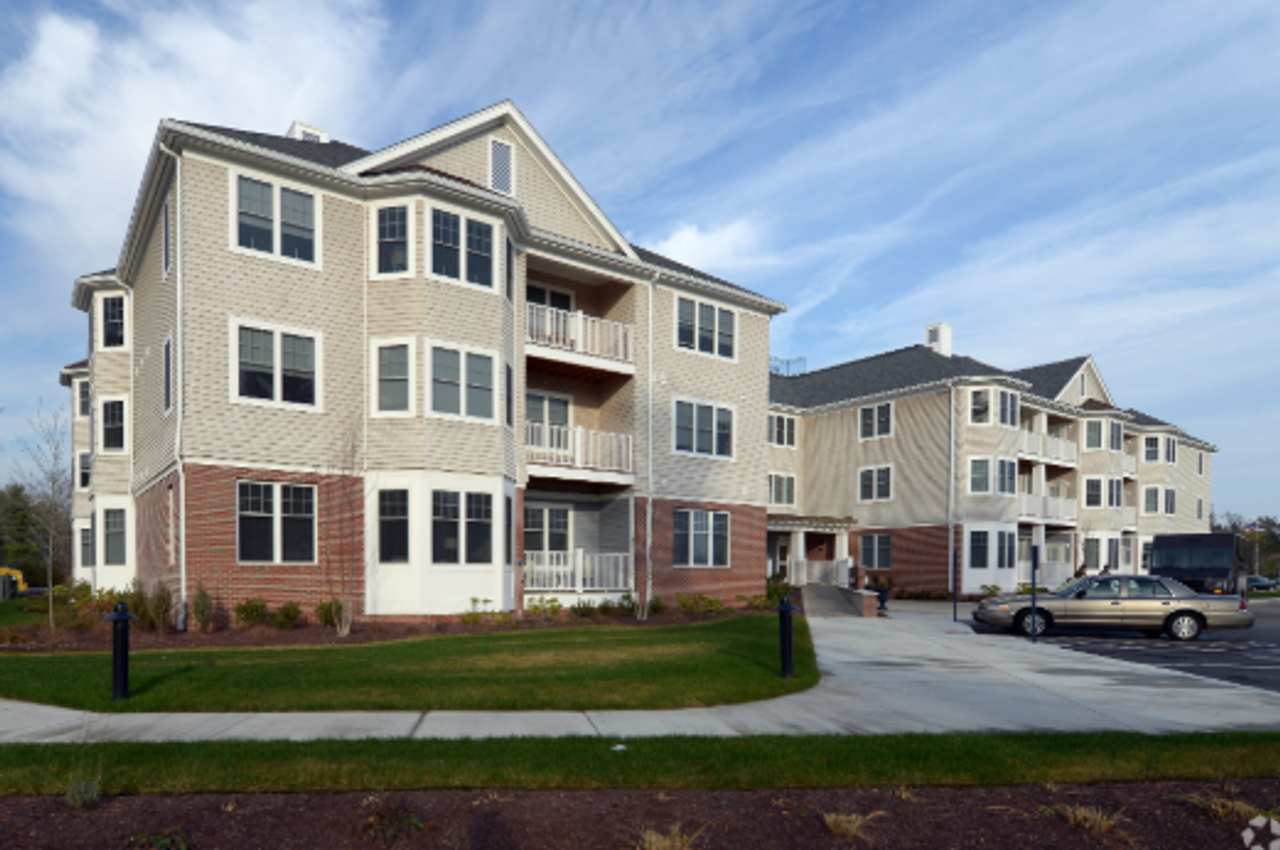 Edgewater Apartments - Photo 2 of 34