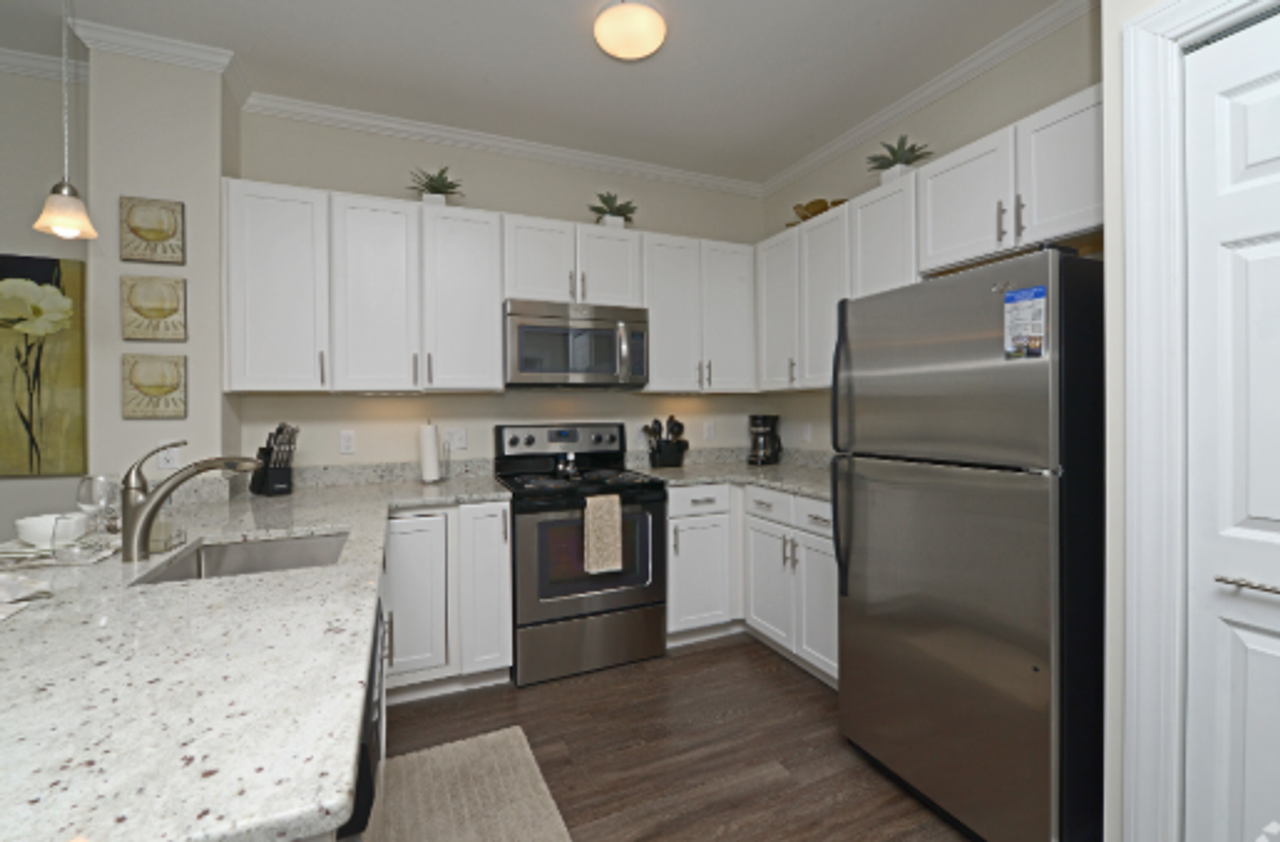 Edgewater Apartments - Photo 3 of 34