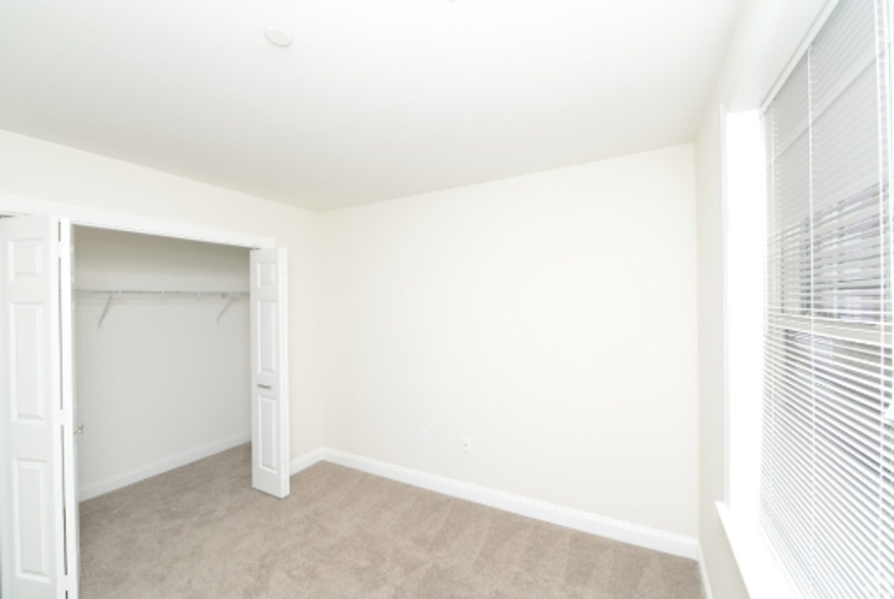 Edgewater Apartments - Photo 7 of 34