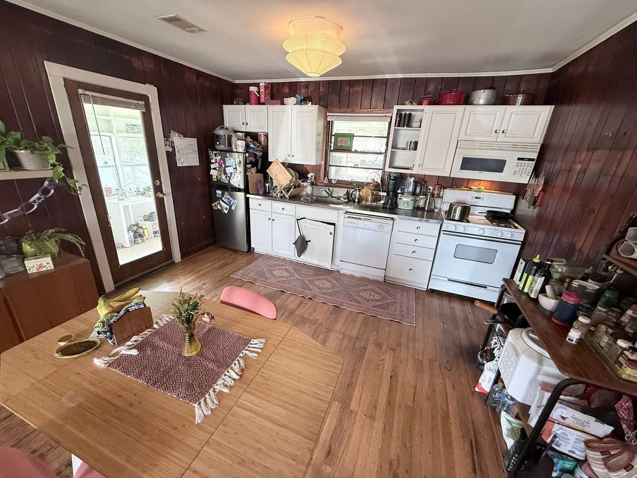 390 Pound St - Photo 3 of 11