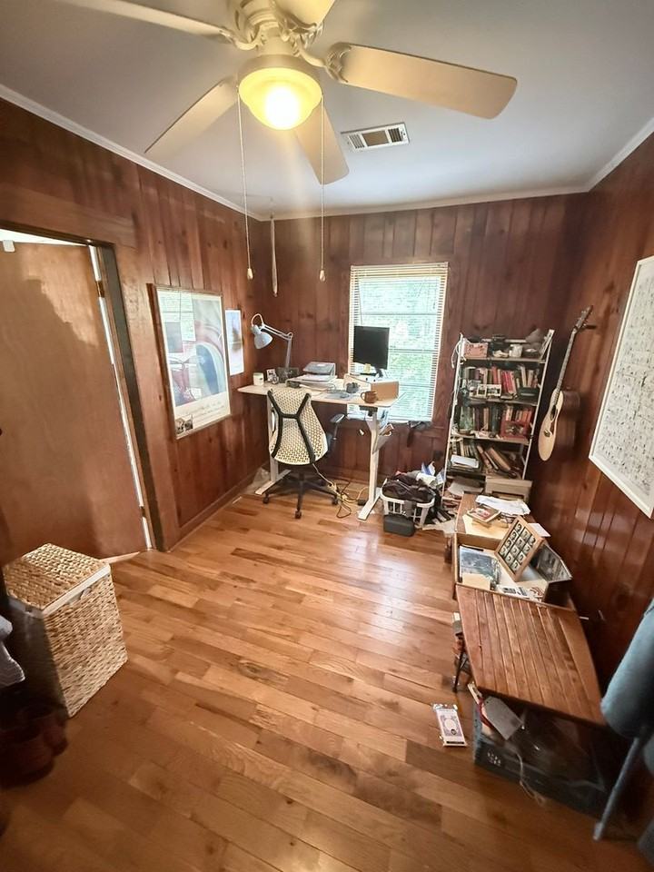 390 Pound St - Photo 4 of 11