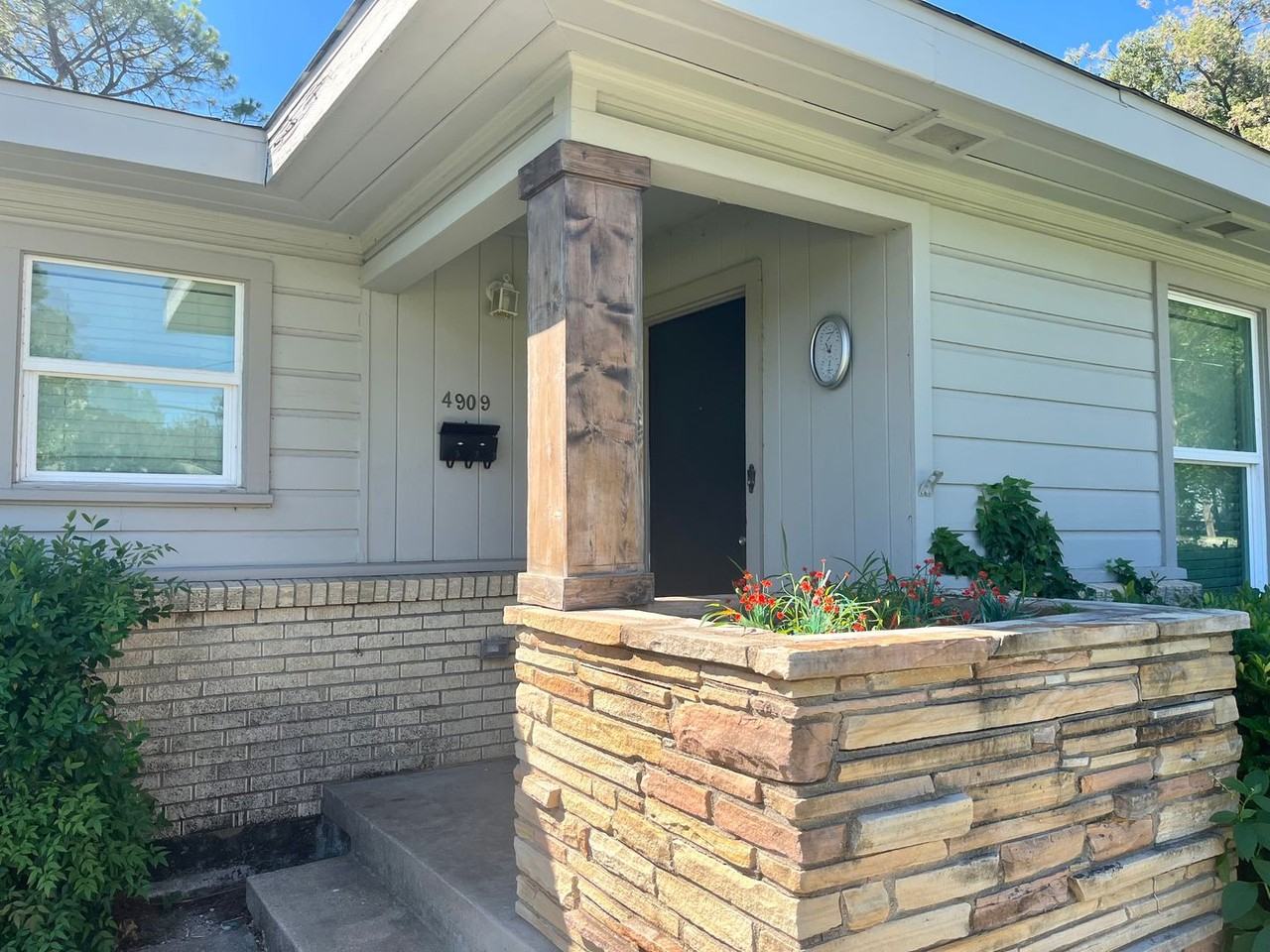 4909 Hope St - Photo 2 of 5