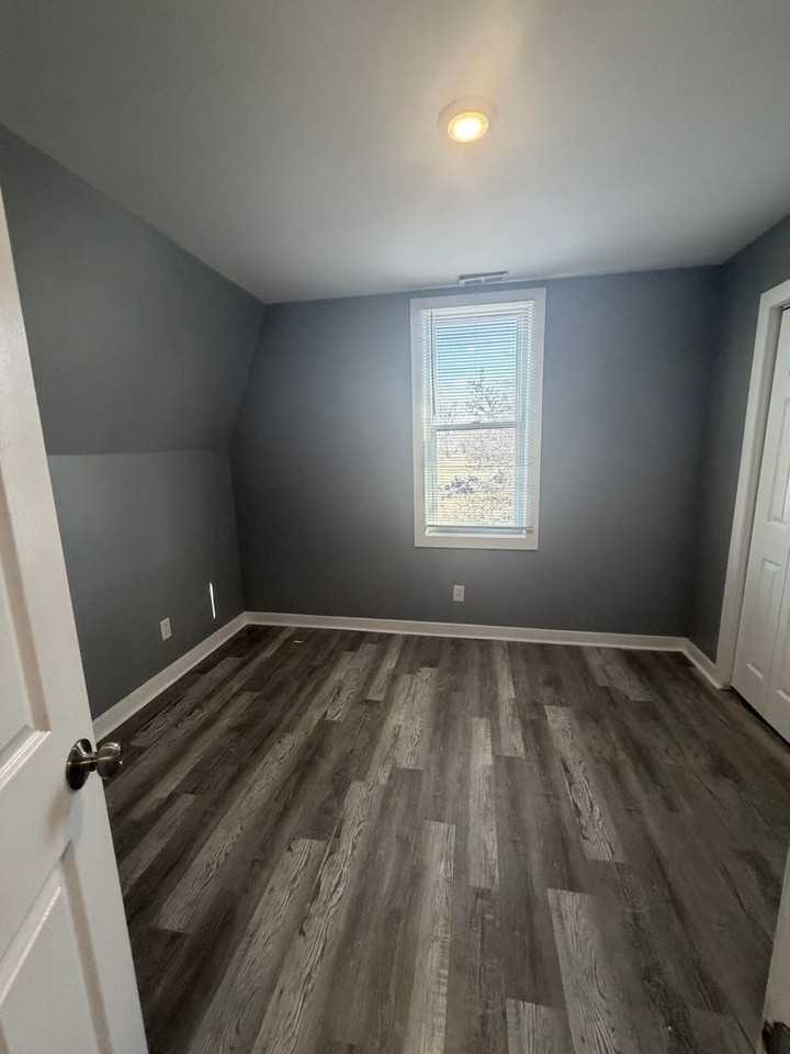 5734 14th St - Photo 7 of 12