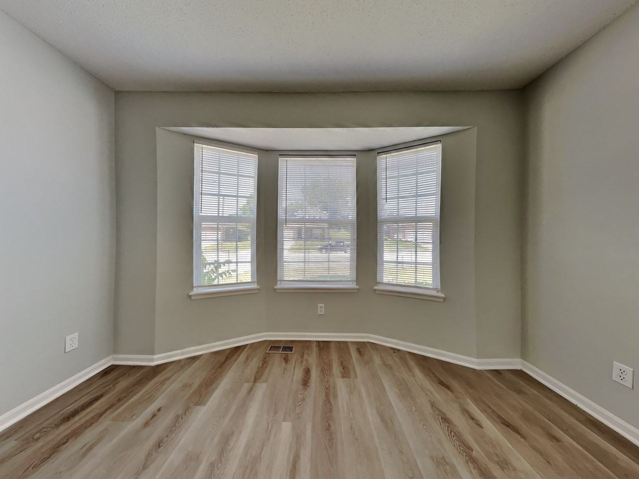 4219 Woodland Ave - Photo 4 of 19