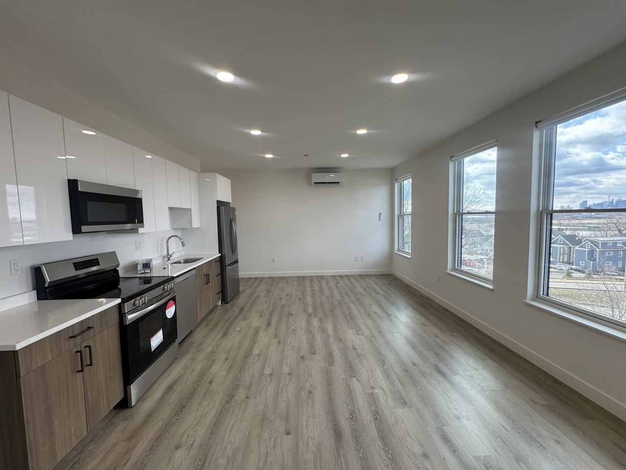 Broadway #202 - Photo 3 of 7