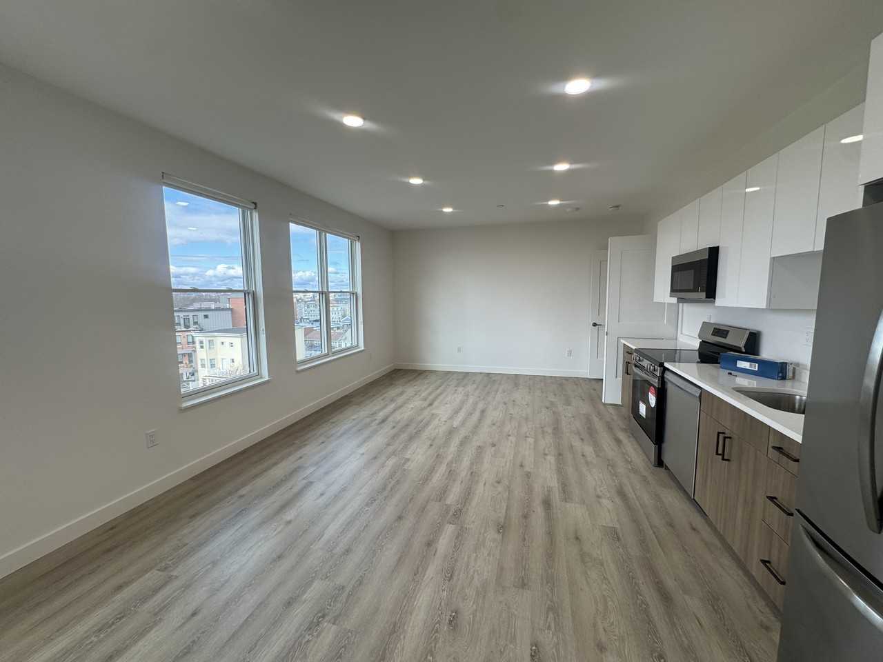 Broadway #202 - Photo 5 of 7