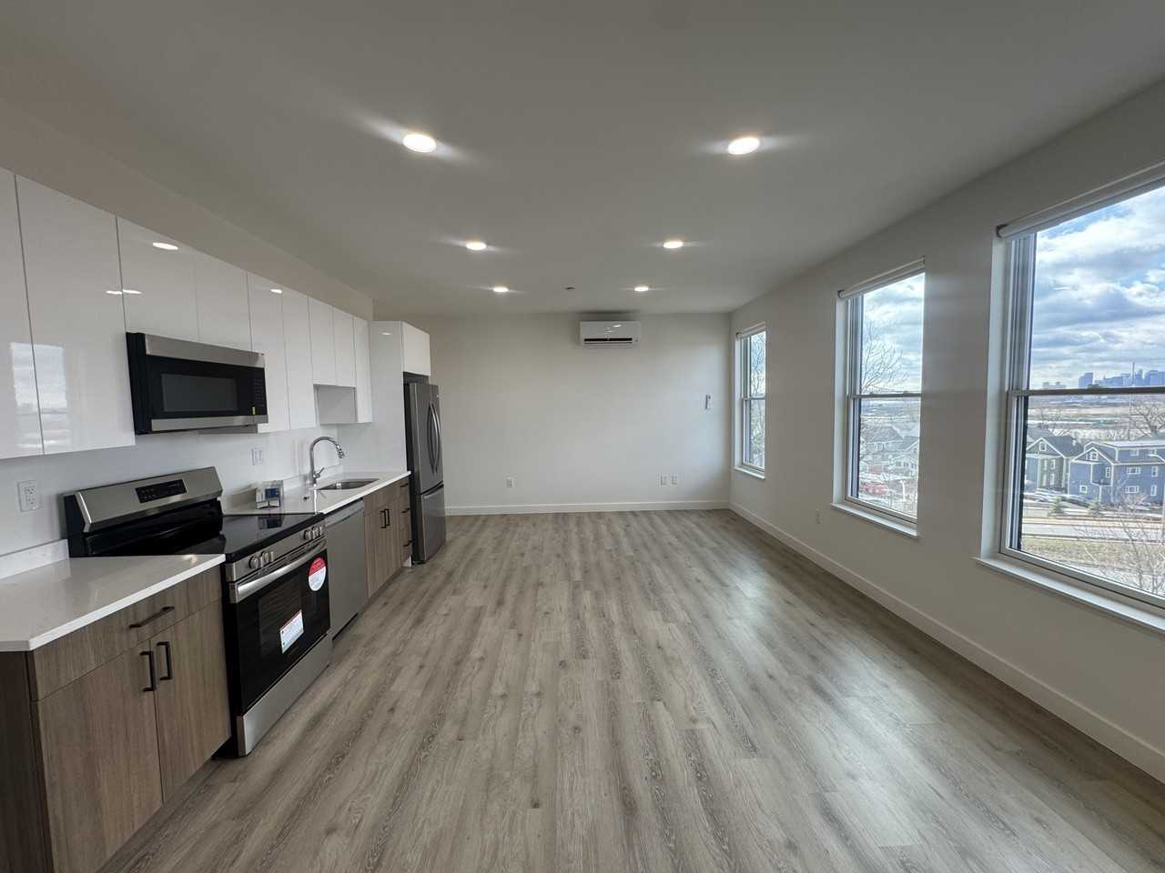 Broadway #503 - Photo 2 of 3