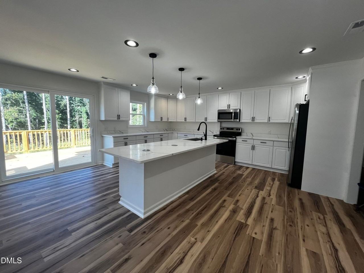 101 Wyoming Dr - Photo 2 of 27