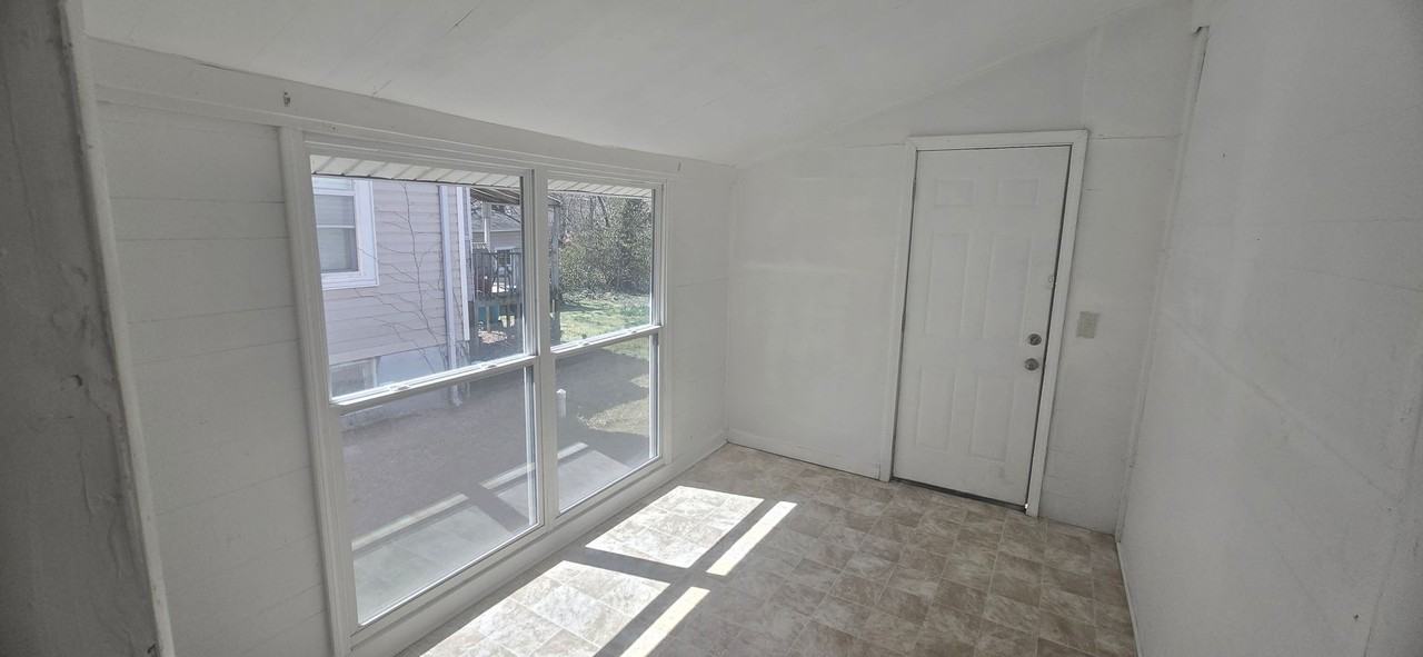 2057 N Grant Ave - Photo 6 of 24