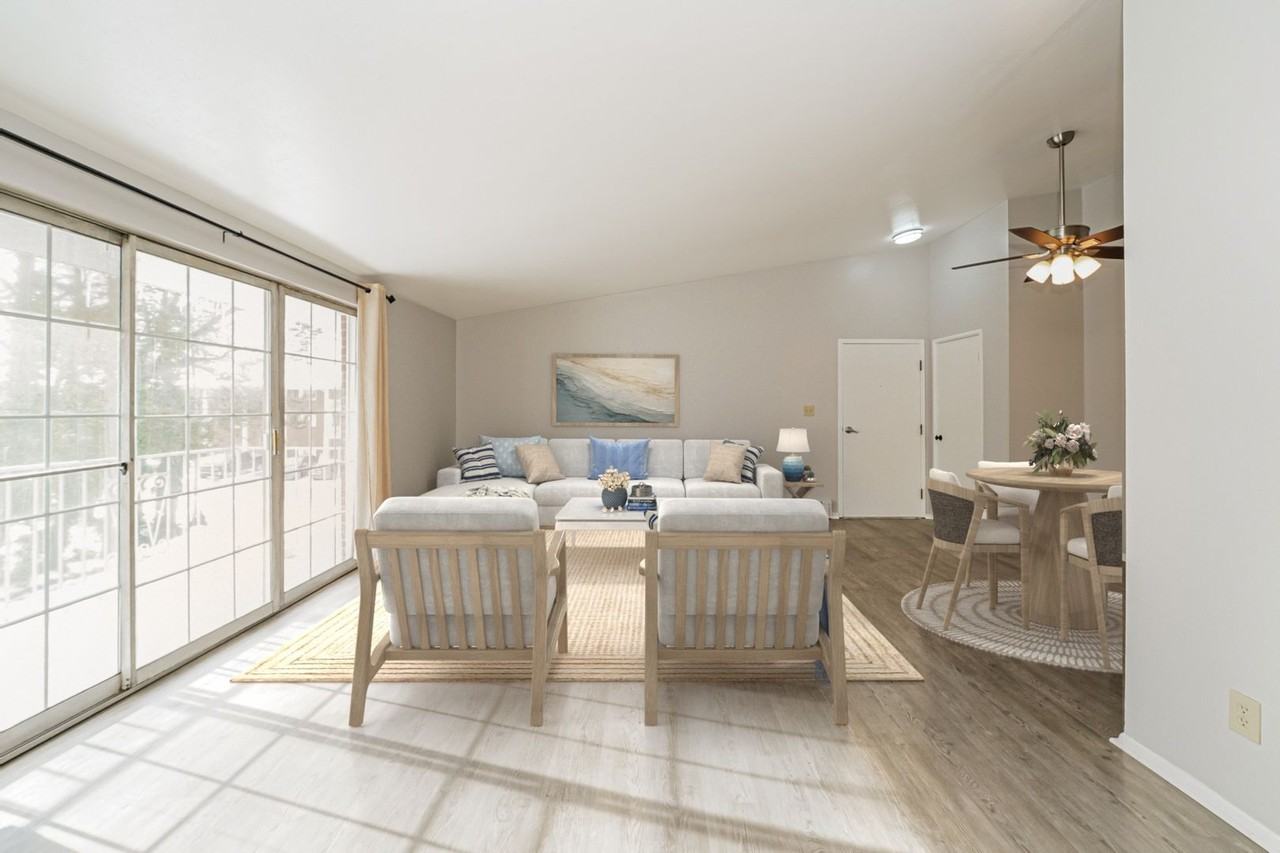 Williamsburg Square Apartments - Photo 2 of 16