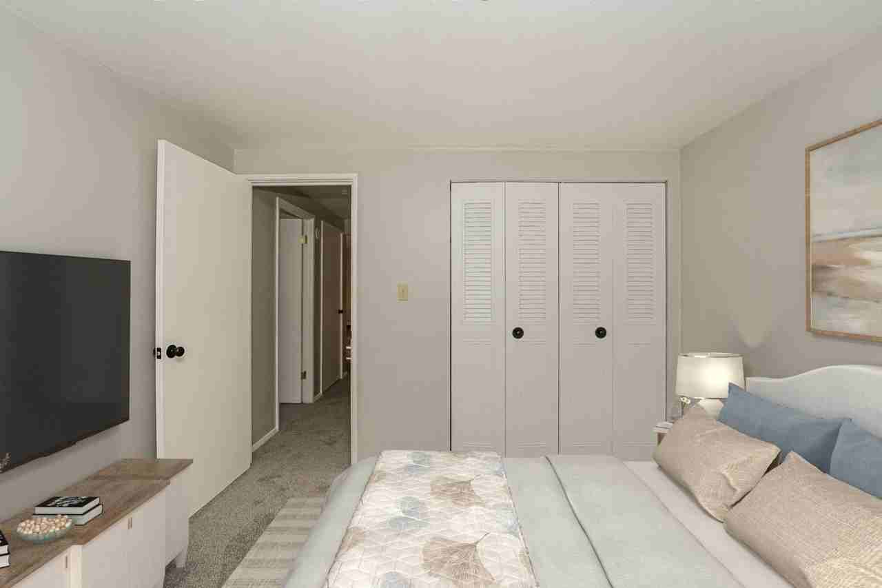 Williamsburg Square Apartments - Photo 7 of 16