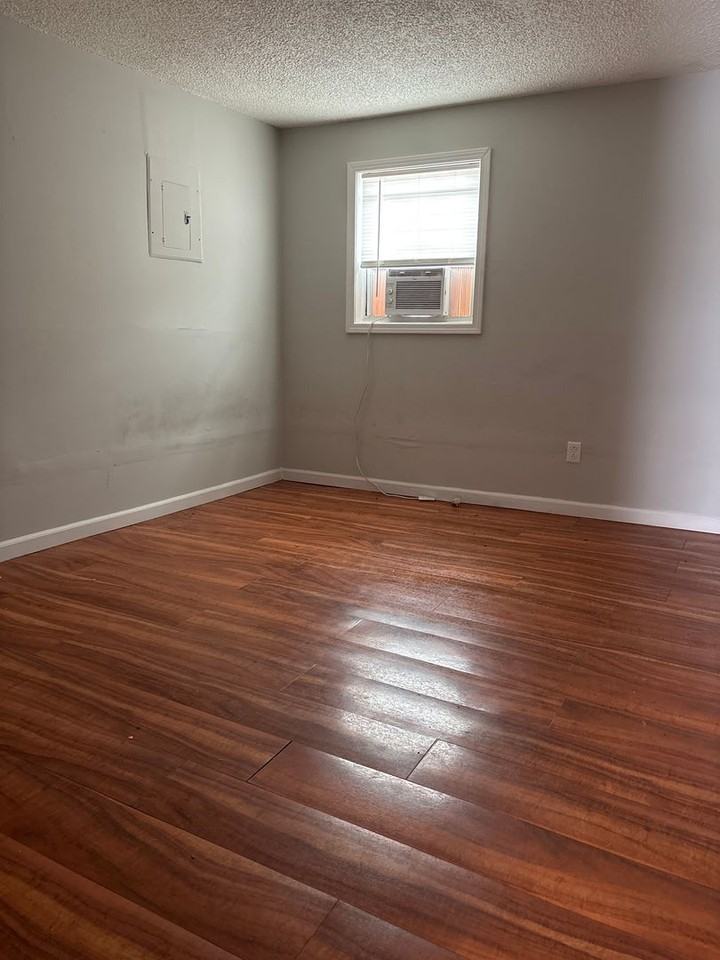 209 Orange St - Photo 4 of 8