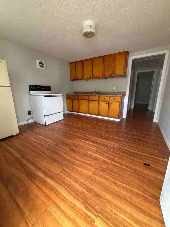 209 Orange St - Photo 6 of 8