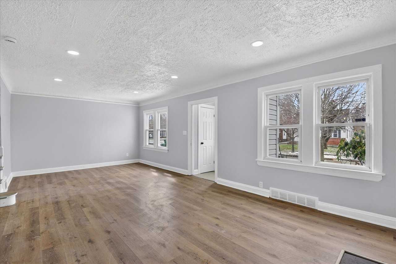 231 E 210th St - Photo 5 of 37