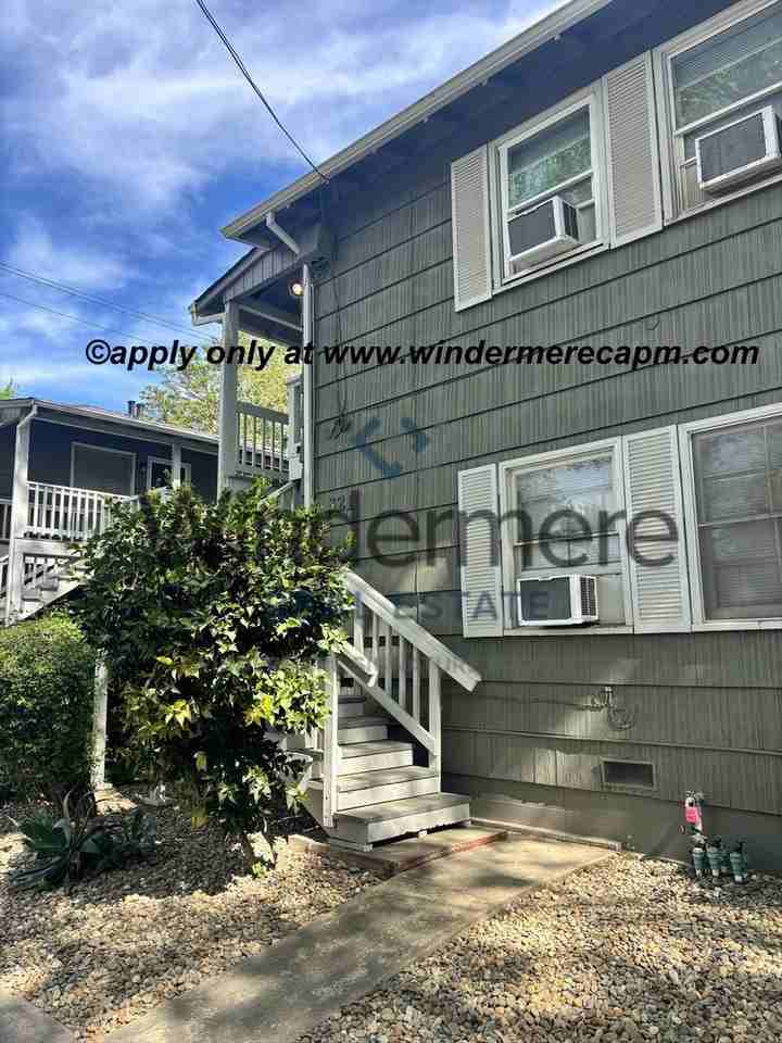 321 28th St #6 - Photo 2 of 18