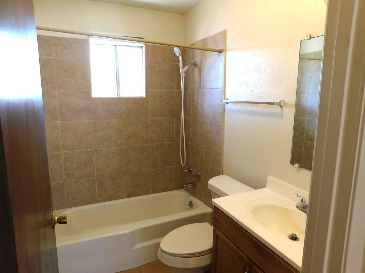 123B Catherine St - Photo 6 of 8