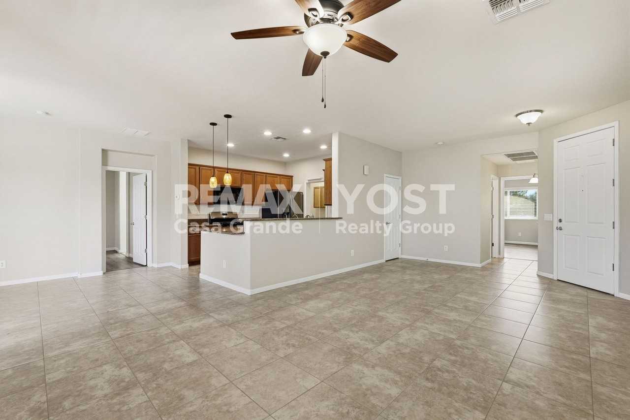 1564 E Melrose Dr - Photo 4 of 24