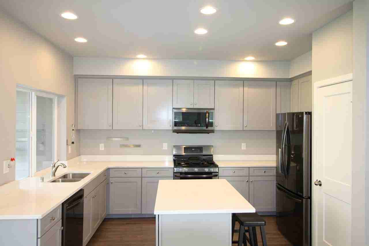 1721 Sw Cooper Way - Photo 2 of 14