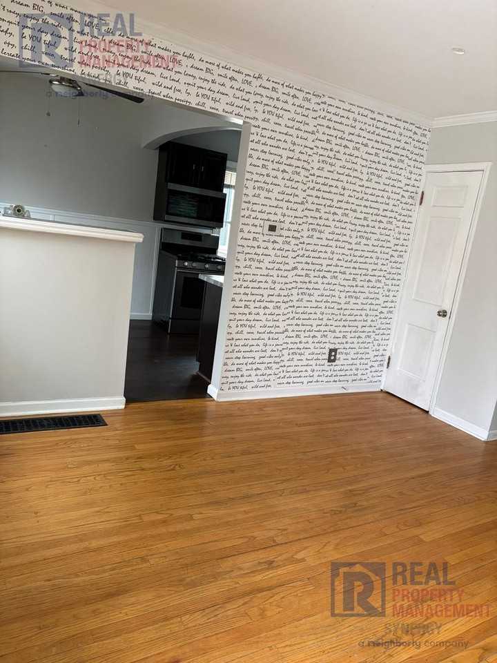 1034 Lincoln Ave - Photo 2 of 13
