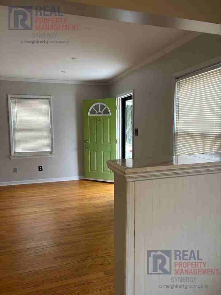 1034 Lincoln Ave - Photo 5 of 13