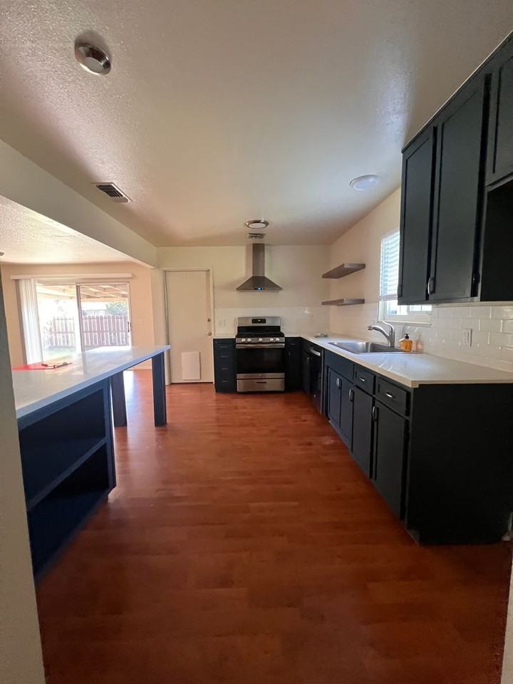 201 E Holly Ave - Photo 2 of 16