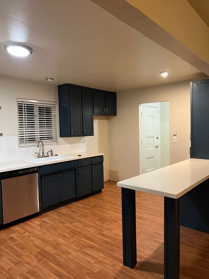 201 E Holly Ave - Photo 3 of 16