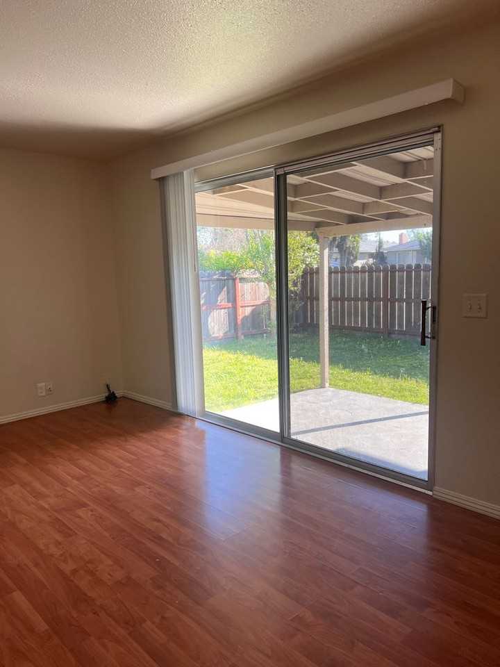 201 E Holly Ave - Photo 4 of 16