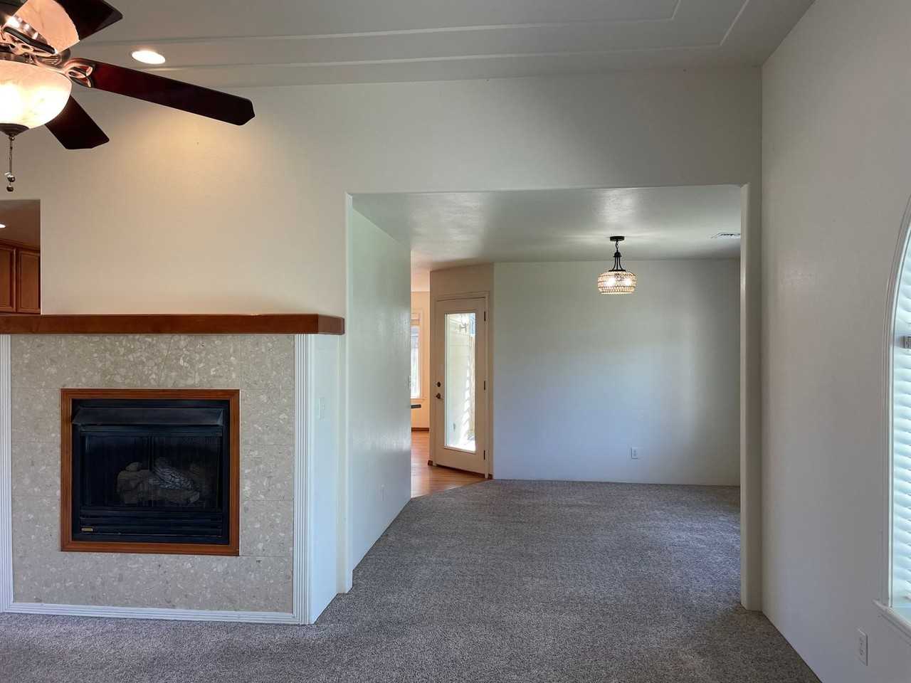 243 Meadowbrook Dr - Photo 5 of 33