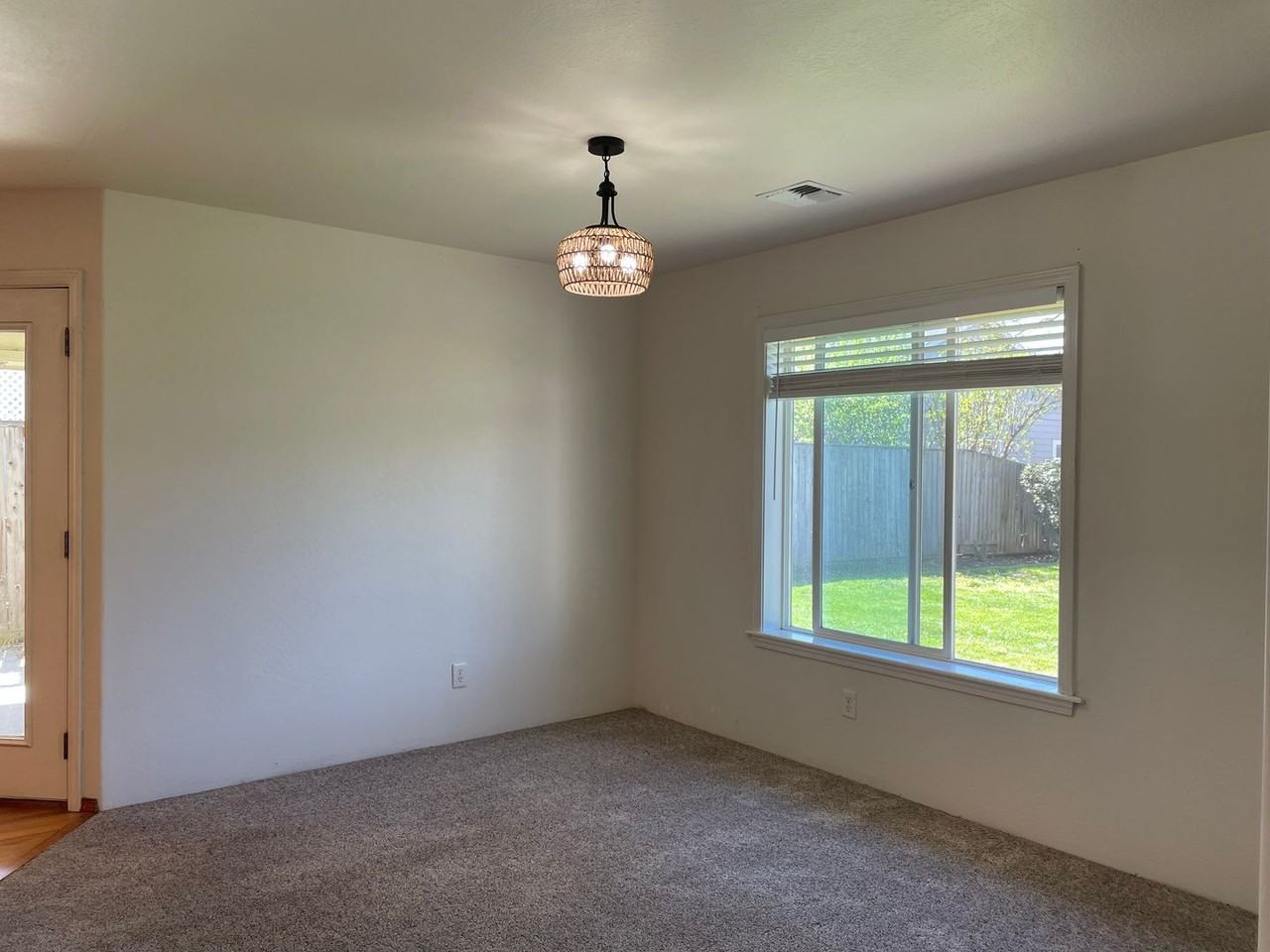 243 Meadowbrook Dr - Photo 6 of 33