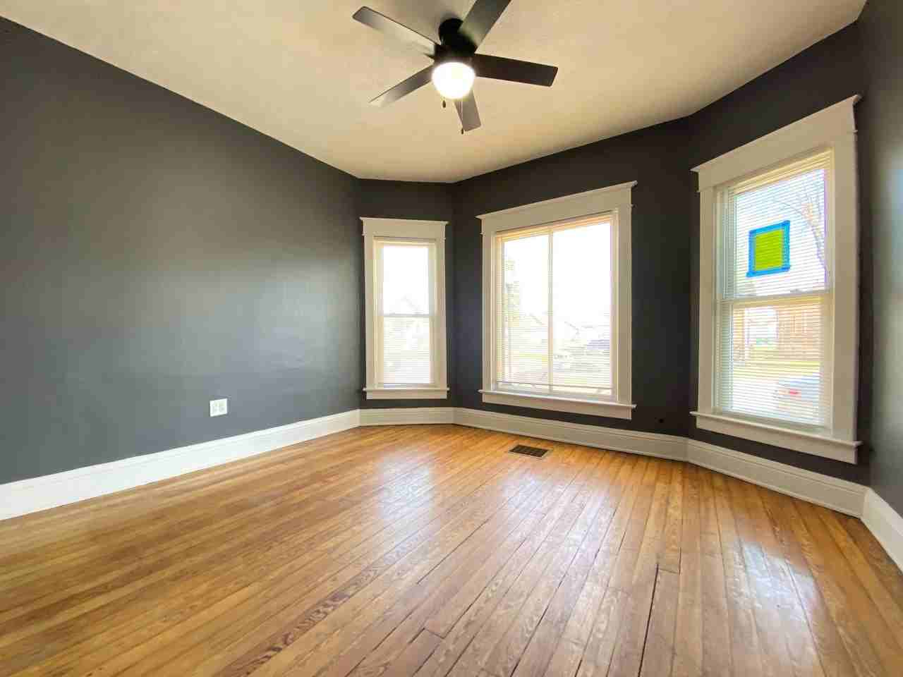 934 Summer St - Photo 3 of 18