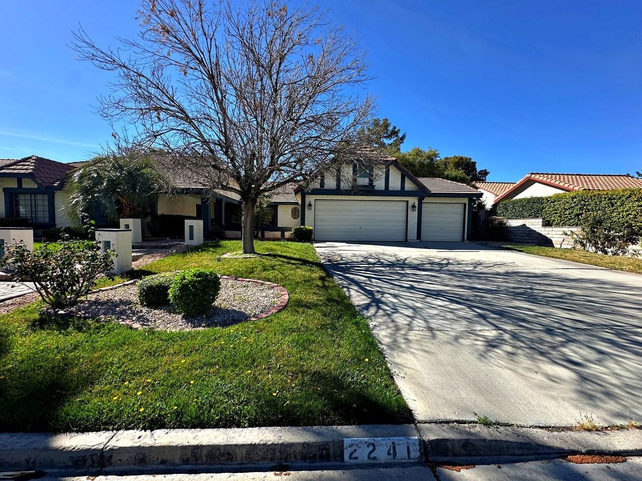 2241 Lucerne Dr - Photo 4 of 50