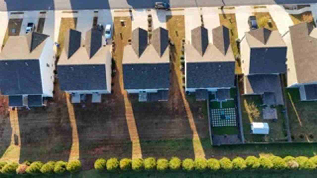 136 Adger Rd - Photo 6 of 20