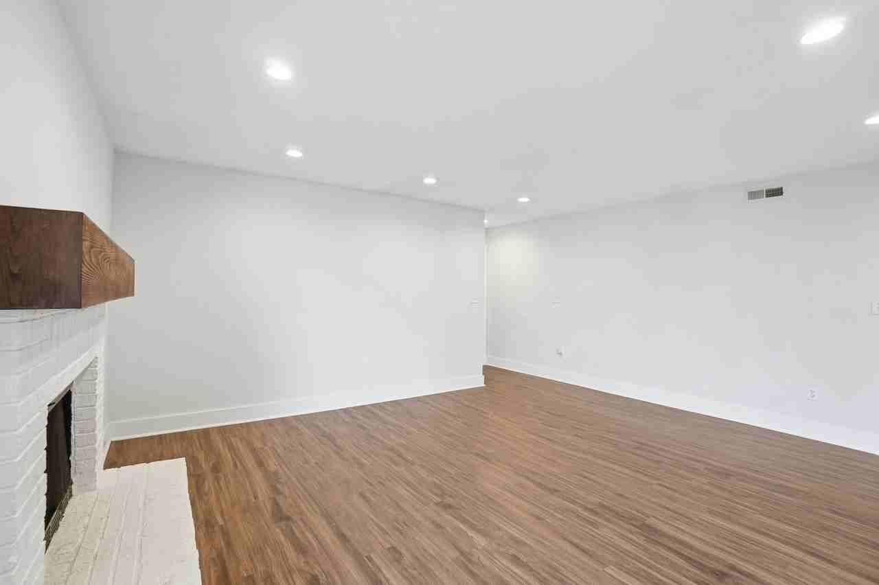 7160 Winery Ln - Photo 4 of 29