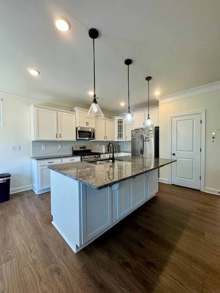 5515 Verona Rd - Photo 5 of 25