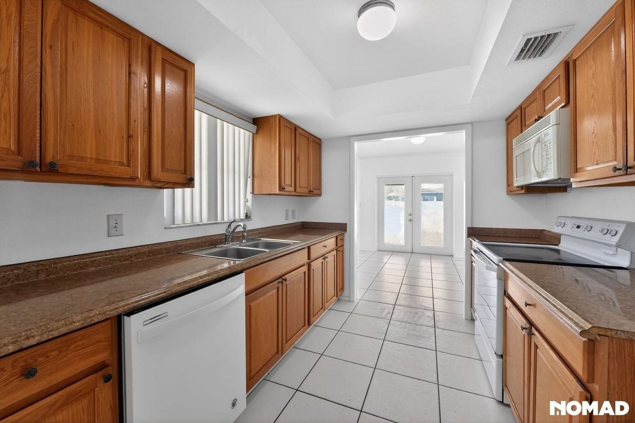 253 Glenwood Ave - Photo 2 of 34