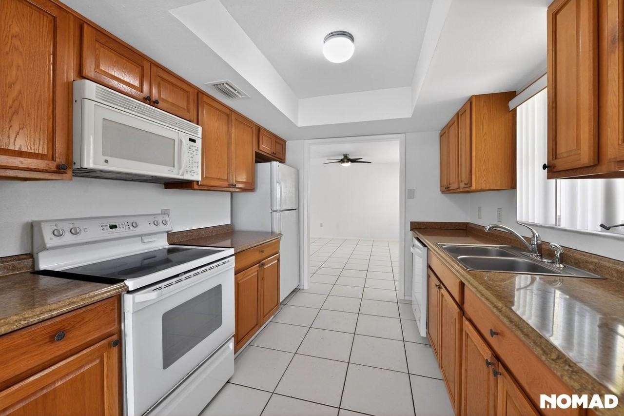 253 Glenwood Ave - Photo 3 of 34