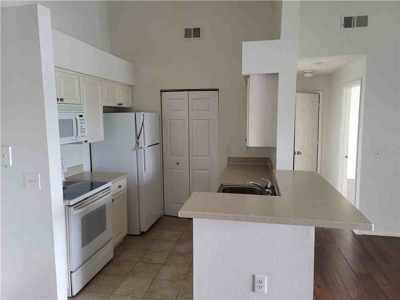 1201 Bermuda Lakes Ln - Photo 2 of 16