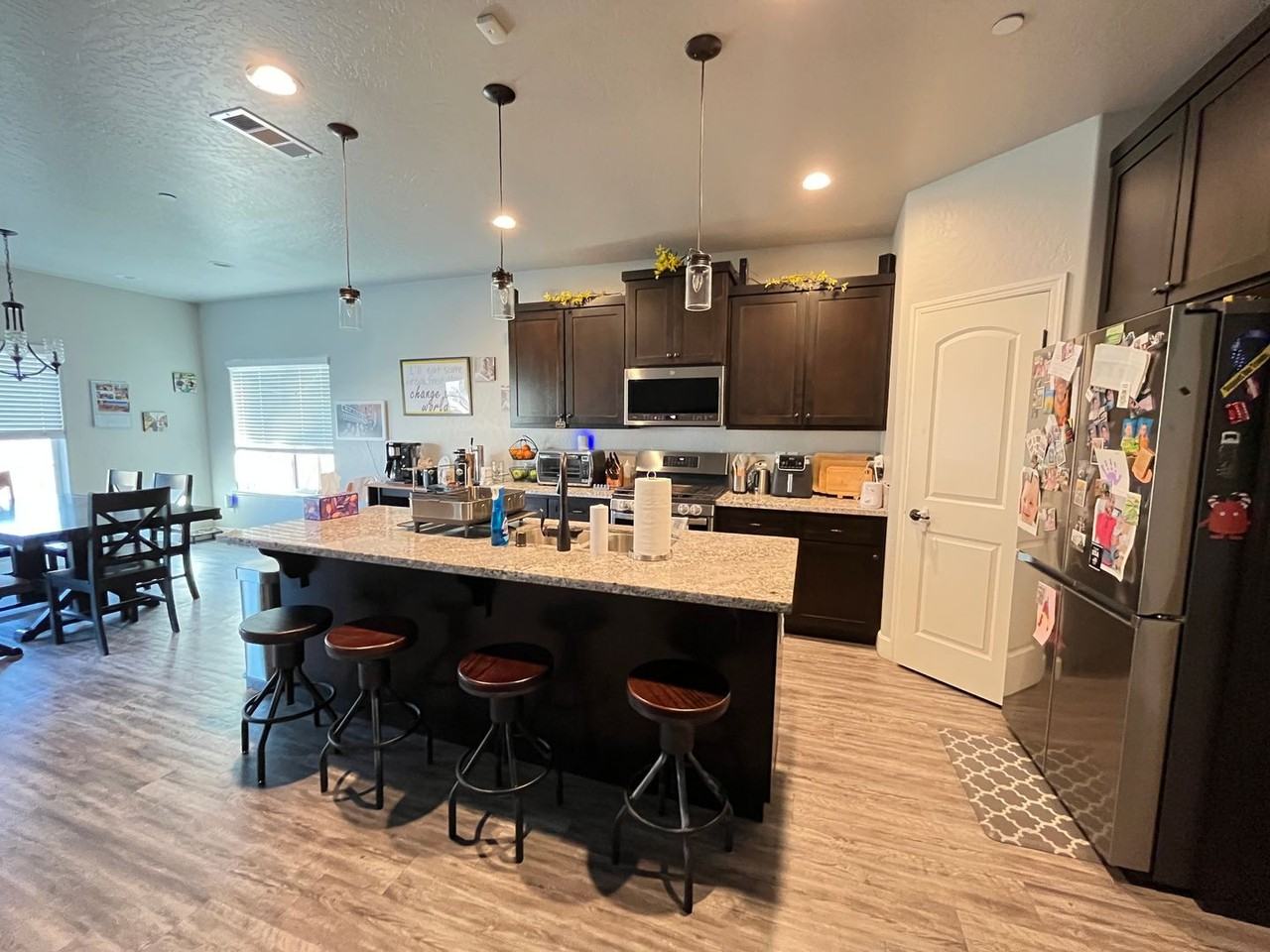 1356 S Enns Ave - Photo 3 of 11