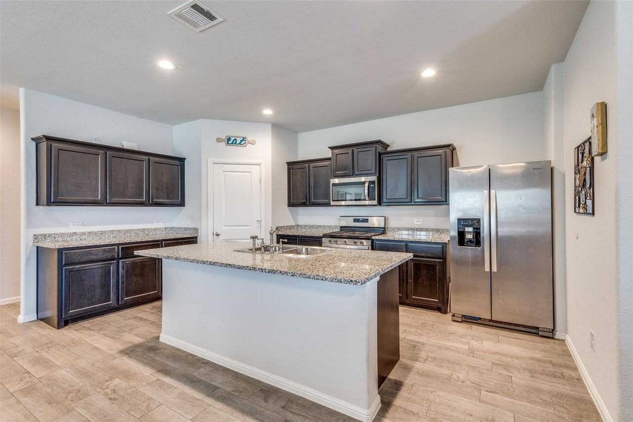 8700 Smokehouse Dr - Photo 5 of 10