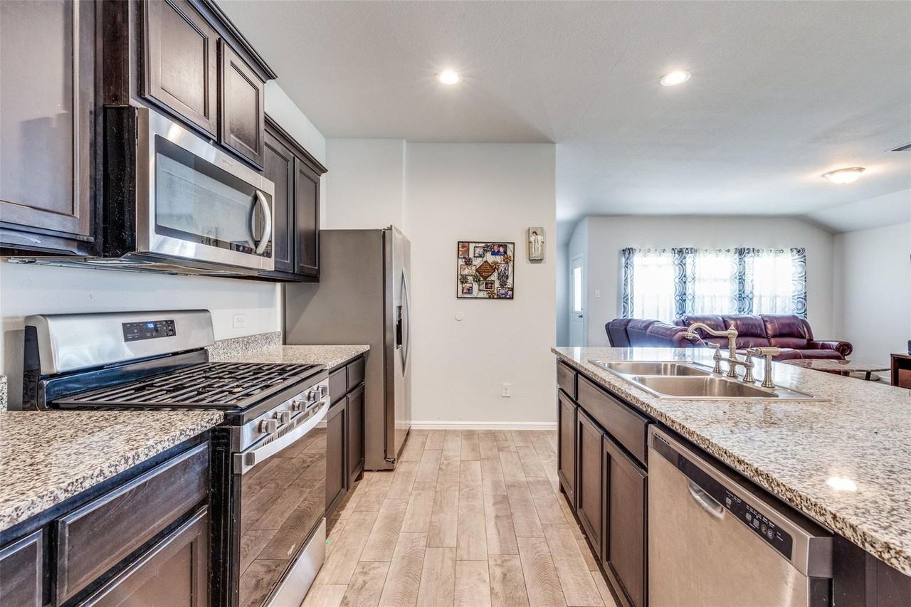 8700 Smokehouse Dr - Photo 7 of 10