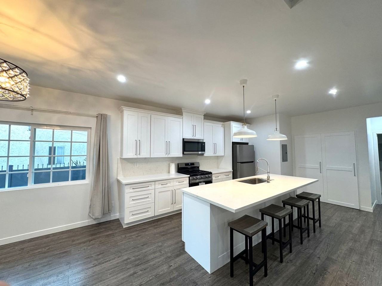 1659 E 61st St - Photo 2 of 16