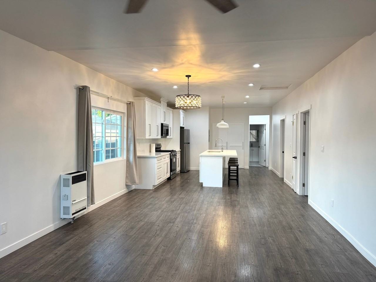 1659 E 61st St - Photo 3 of 16