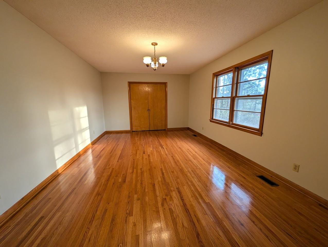 805 Edgewood Rd - Photo 3 of 19