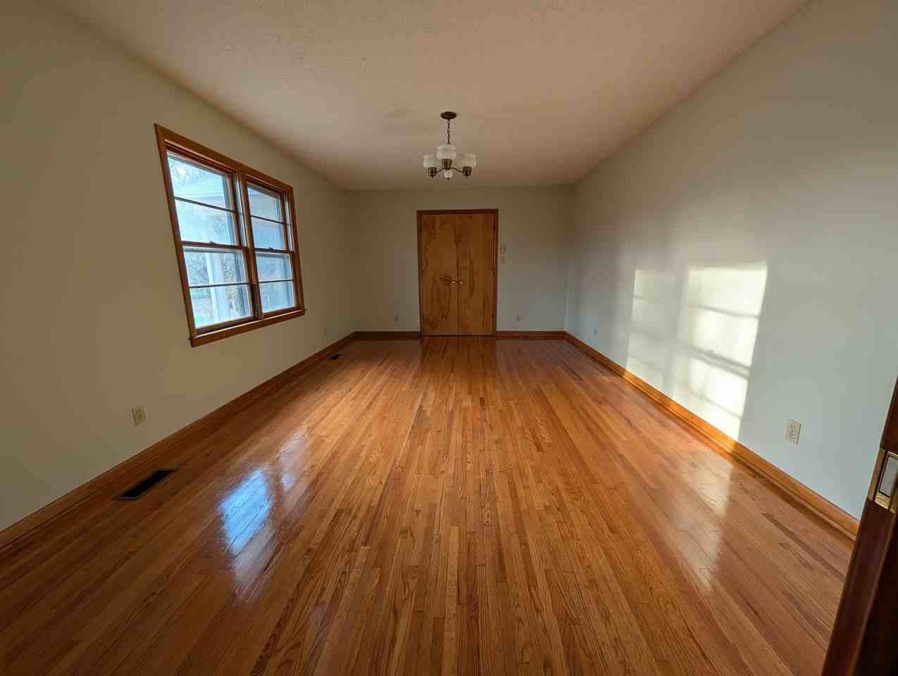 805 Edgewood Rd - Photo 4 of 19