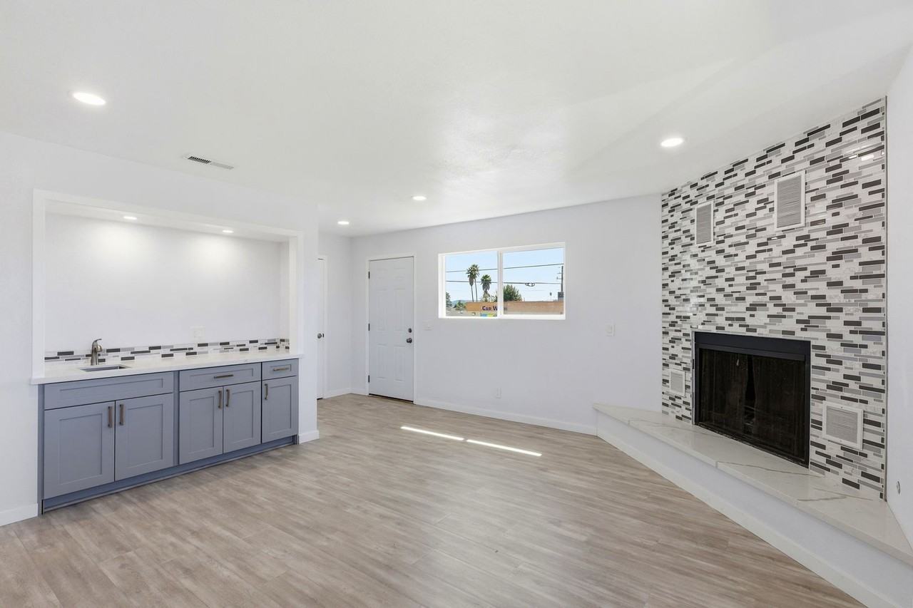 710A E Lake Ave - Photo 4 of 18