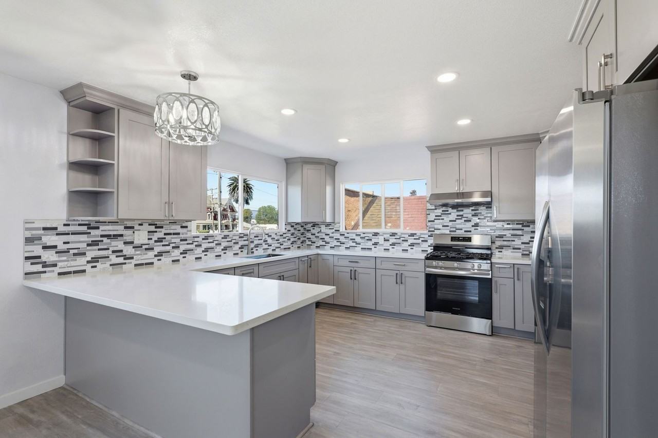 710A E Lake Ave - Photo 5 of 18