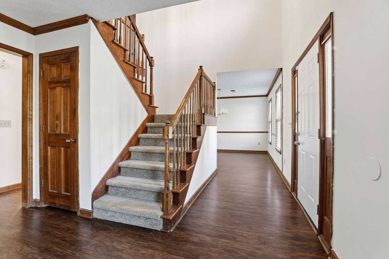 502 Caxton Ct - Photo 3 of 20