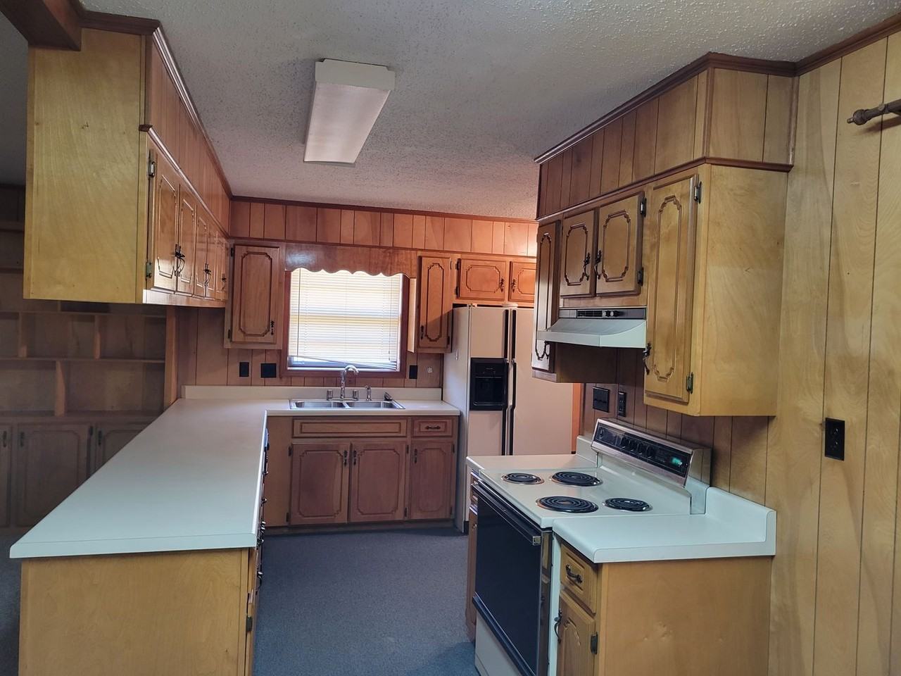 912 N Main St - Photo 4 of 10